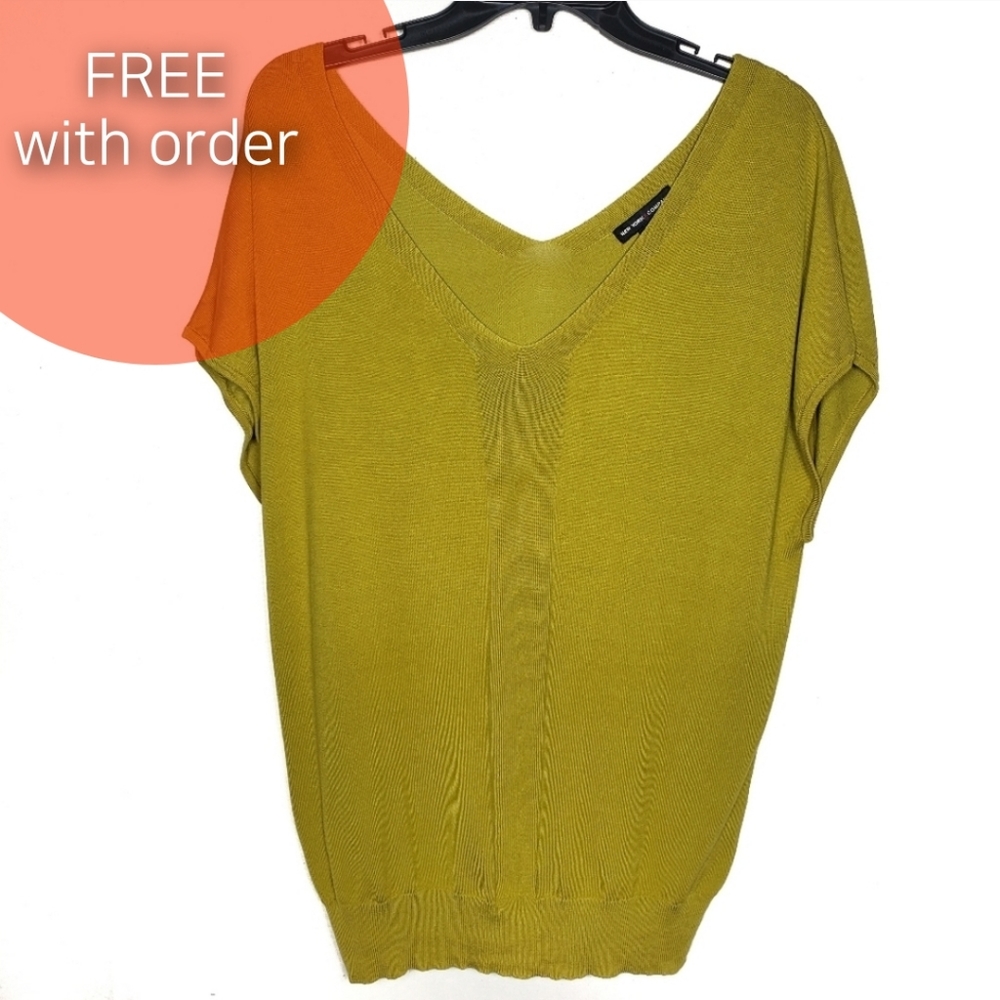 Olive green sweater short-sleeved blouse XS vneck